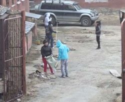 Магаданцы принимают активное участие в общегородских субботниках