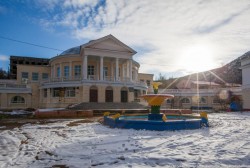 84 года назад было принято постановление о начале строительства курорта на горячих ключах реки Талой