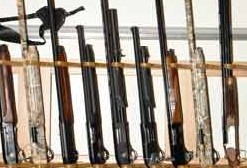 Полицейские Магадана ведут прием оружия