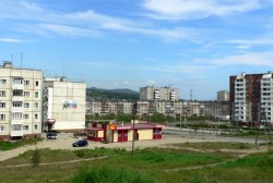 Депутат Михаил Тумашов помог обустроить в Третьем микрорайоне Магадана «Территорию детства»