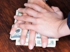 Бывший генеральный директор одной из управляющих компаний Магадана подозревается в злоупотреблении полномочиями