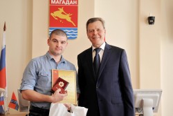 Мэр Магадана Сергей Абрамов наградил меценатов