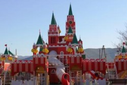 Пятиметровый градусник измеряет температуру воздуха в Палатке