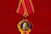75 лет Иван Кузьмич Кузнецов  был награжден орденом Ленина и золотой медали «Серп и Молот», а также медалью лауреата Сталинской премии