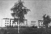 69 лет назад на базе зданий бывшего Колымского полка на Левом берегу организована Центральная больница УСВИТЛА в пос. Дебин