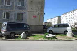 За парковку автомобилей в не установленном для этих целей месте двое магаданцев оштрафованы на 2 500 рублей каждый