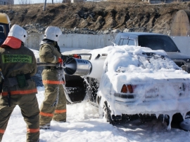 Колымские пожарные ликвидировали возгорание автомобиля в п. Армань