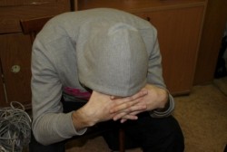 В Магадане полицейские задержали подростка, спрятавшегося на месте преступления