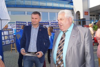 Петр Бурмистров: С замечательным праздником старшего поколения, зрелости, жизненного опыта и мудрости