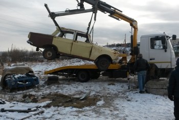 Очередная эвакуация брошенного автотранспорта прошла в пригороде Магадана