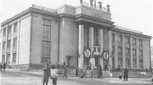 77 лет назад (1938) в официальных документах впервые появилось название "Магаданский драматический театр им. Горького"
