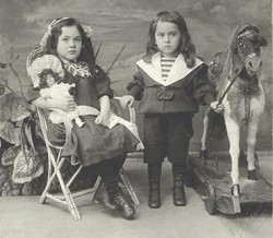 Выставка «Детская мода. 100 лет назад»
