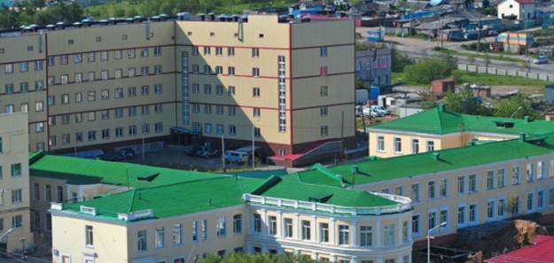 На территории магаданской областной больницы отсутствует освещение