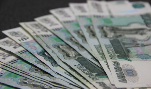 Получив около 1 млн. рублей заработной платы, руководитель горнодобывающего предприятия забыл про работников