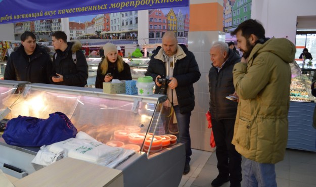 Губернатор и блогеры проверили цены на продукты в магаданских супермаркетах и рынках
