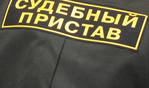 Электрошокеры, газовое и травматическое оружие, ножи пытались пронести в магаданские суды