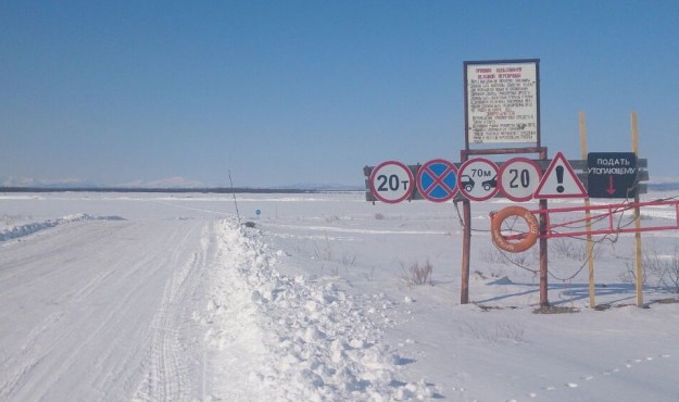 Работа ледовой переправы через реку Яна временно приостановлена