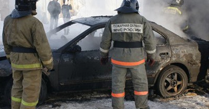 Магаданские пожарные ликвидировали возгорание автомобиля