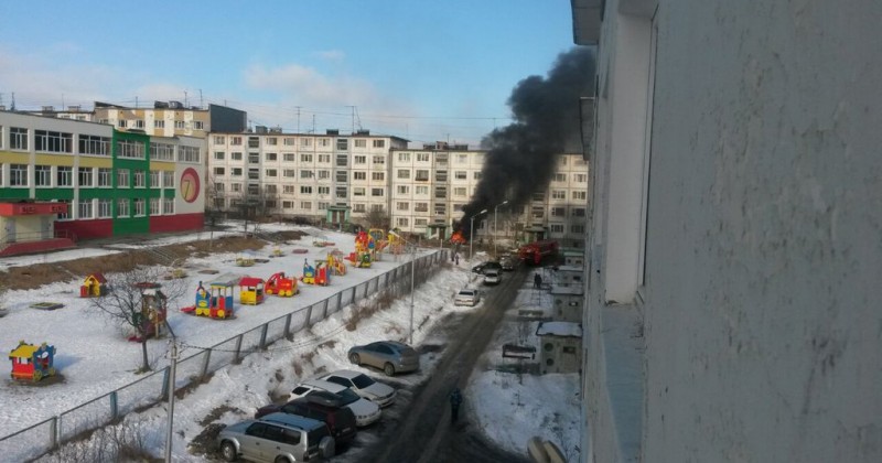 Автомобиль «Тойота Эстима» сгорел в Магадане