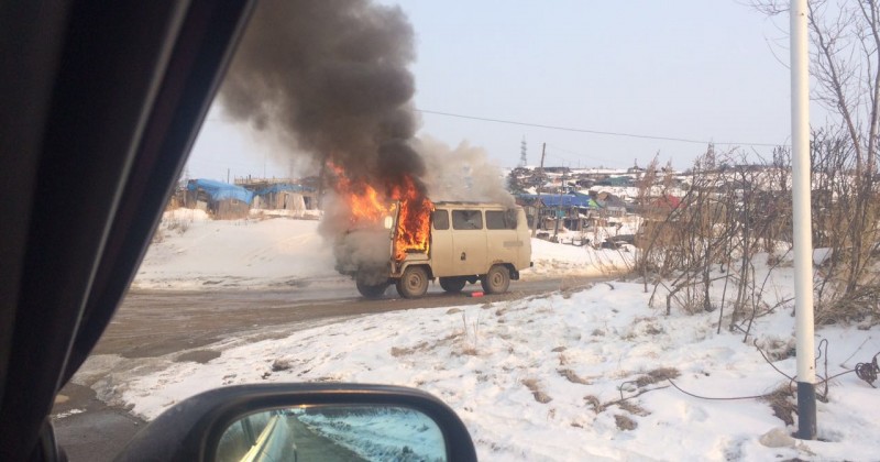Магаданские пожарные ликвидировали загорание автомобиля