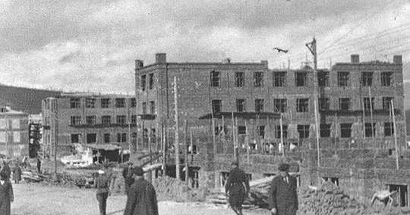 80 лет назад в Магадане сдано в эксплуатацию новое четырёхэтажное кирпичное здание школы № 1 на 1300 учащихся