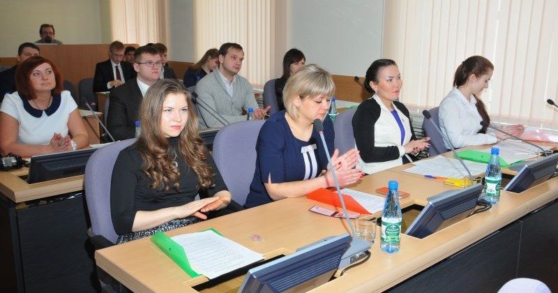Сергей Абрамов порекомендовал молодым парламентариям определить направления работы и сосредоточить свои усилия именно на тех задачах, которые достижимы при наличии реальных ресурсных возможностей
