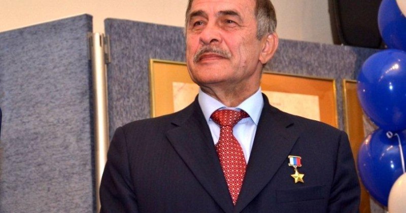 Летчика-космонавта, Героя России, почетного жителя Магаданской области Павла Виноградова мэр Магадана Юрий Гришан поздравил с Днем космонавтики