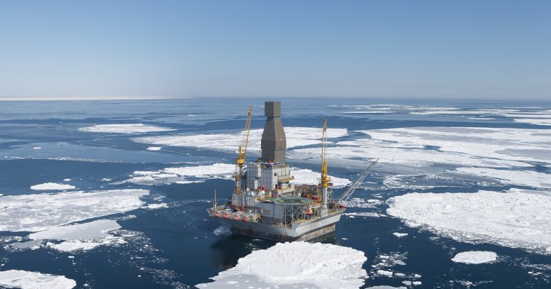 "Роснефть" и Statoil (в лице совместного предприятия ООО "Магаданморнефтегаз") начали буксировку установки из КНР для бурения скважин в Охотском море