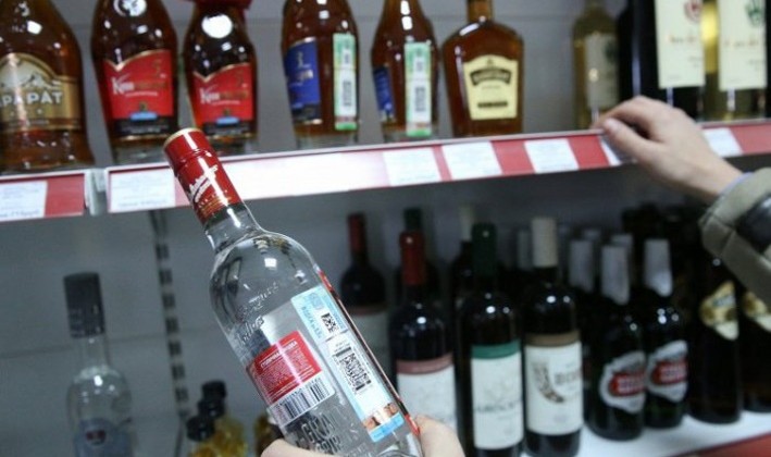 Маскируясь под кафе, магазины Магадана торгуют алкоголем ночами