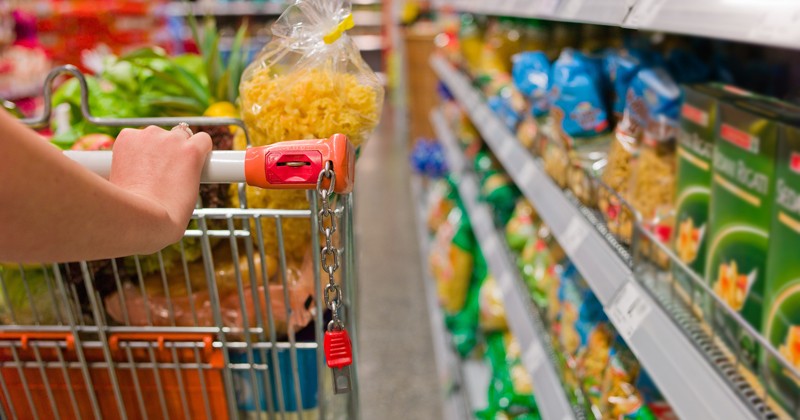 Социально значимые продукты питания продавали в Сусумане по завышенным ценам