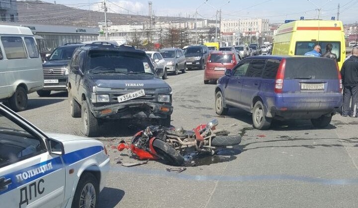 ДТП с участием мотоциклиста произошло около магаданского автовокзала