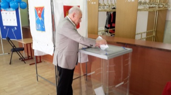 Губернатор Магаданской области принял участие в предварительном голосовании Единой России