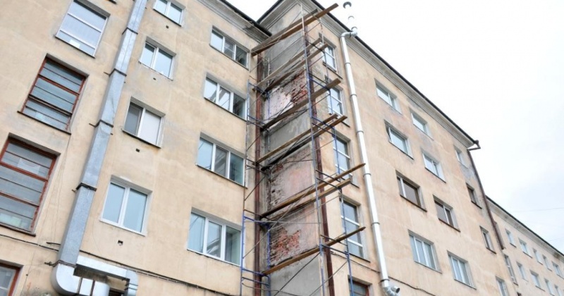 Рабочая группа во главе с мэром Магадана Юрием Гришаном проверила, как идёт ремонт жилого фонда