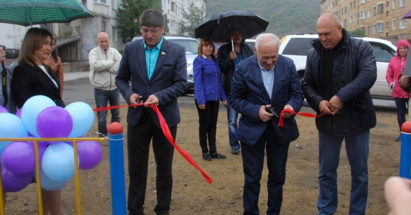 В день семьи, любви и верности в Омсукчане открыли новый сквер