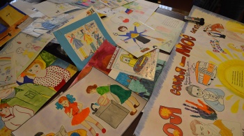Губернатор Колымы подвел итоги конкурса детских рисунков «Моя семья»