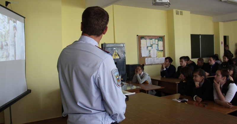 Полицейские рассказали школьникам Магадана  о вреде наркотических средств