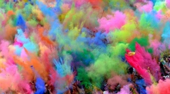 Магаданцев и гостей города приглашают на фестиваль красок «Раскрась свою осень»