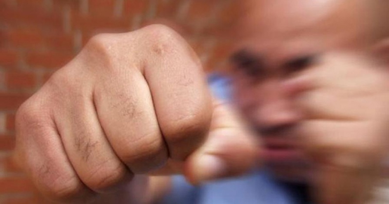 Пьянка друзей переросла в банальную драку