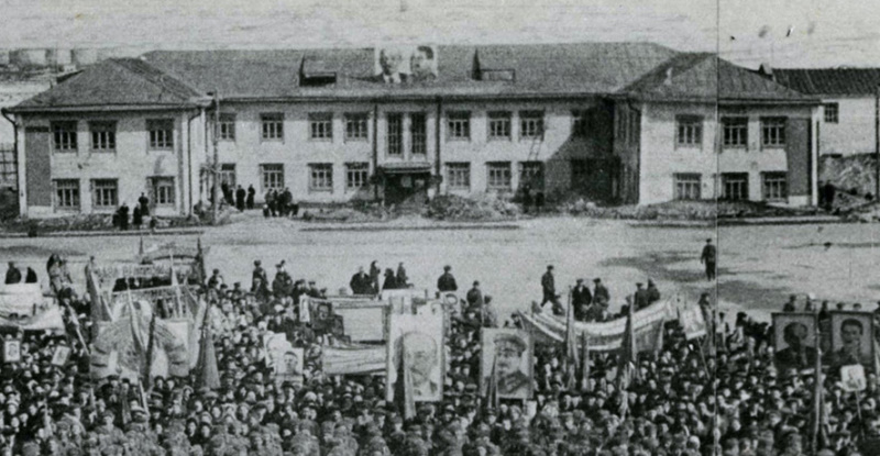 81 год назад (1935) в Магадане построено двухэтажное здание, в котором размещалась дирекция Дальстроя