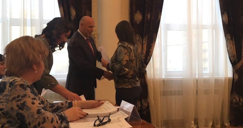 76 колымчан получили «подъемные» от магаданского депутата Александра Басанского на освоение «дальневосточного гектара»