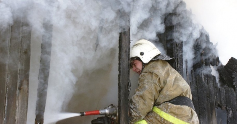 Рыболовные сети сгорели про пожаре склада в колымском поселке