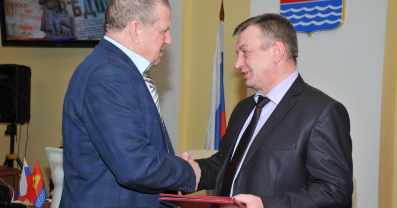 Известный писатель и журналист Валерий Фатеев удостоен звания «Почётный журналист города Магадана»