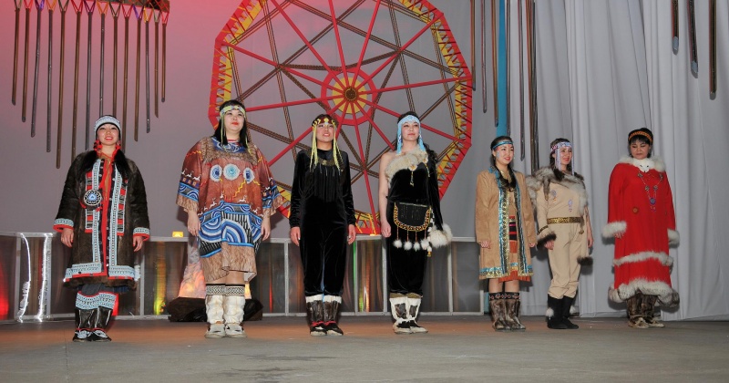 Магаданские девушки готовятся к конкурсу среди представительниц коренных малочисленных народов Севера «Дюран-2017»