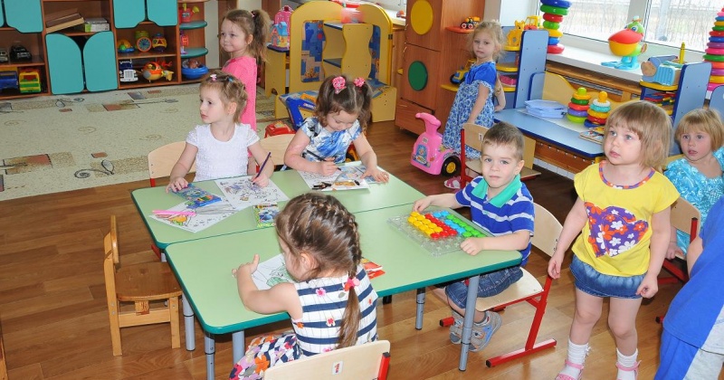 Родители всех колымских дошколят по-прежнему будут получать в 2017 году компенсацию за детский сад