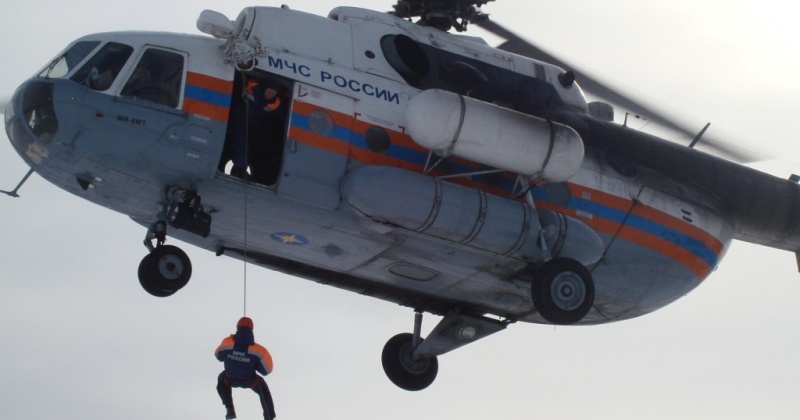 Спасатели эвакуировали больного с судна «Петр Житников»