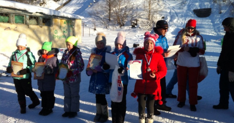 В Русской горнолыжной школе Магадана прошли соревнования «Приз снежинка»