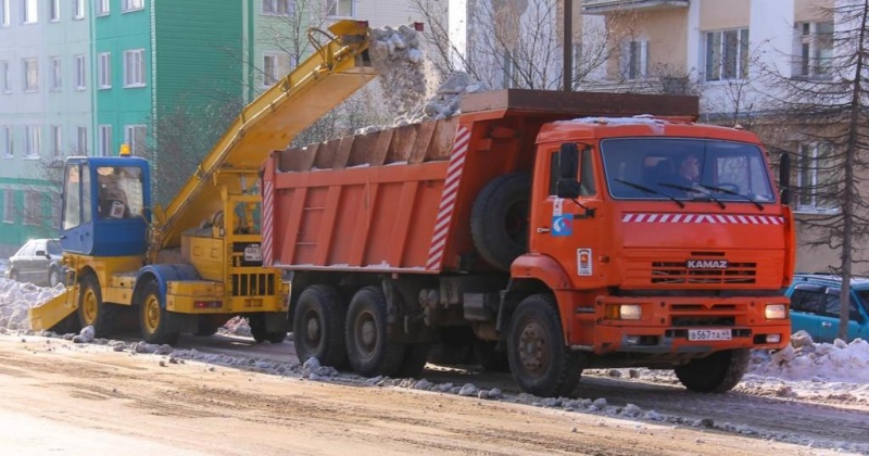 В снегоуборке дорог Магадана задействовано более 20 единиц спецтехники