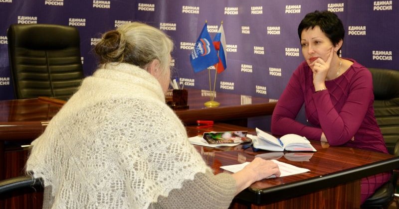 Оксана Бондарь: Посетители общественной приёмной партии пополняют депутатскую повестку
