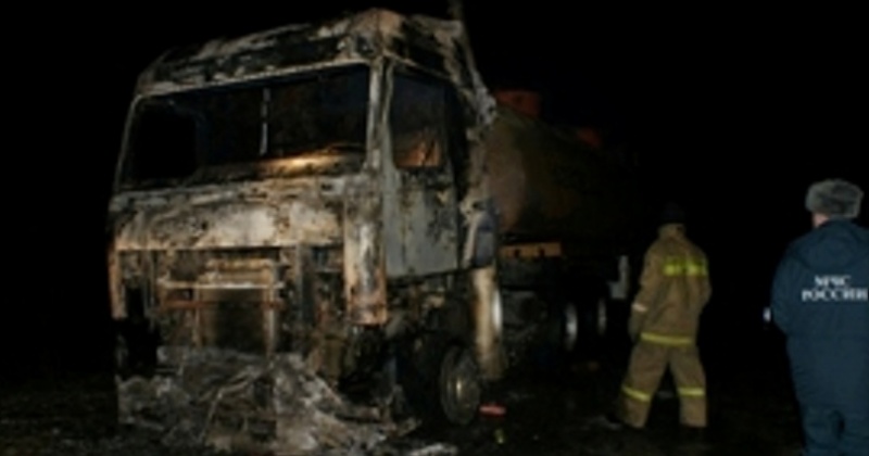 Автомобиль "Камаз" сгорел на Колыме