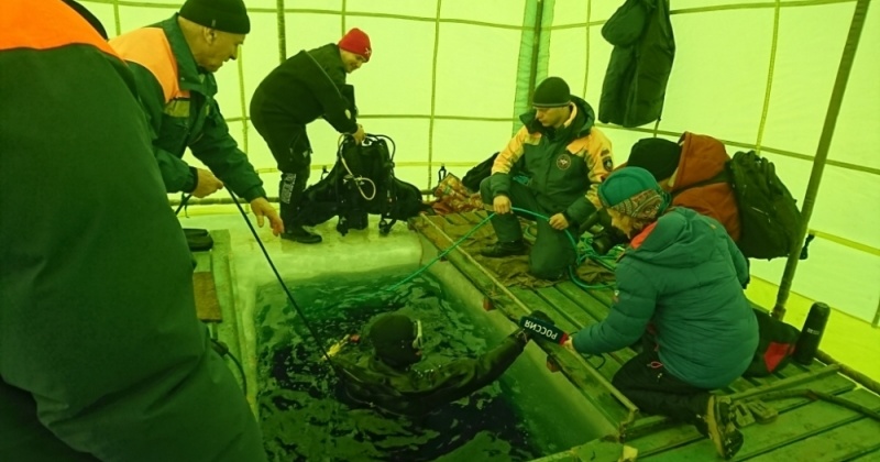 Магаданские спасатели отрабатывают водолазное мастерство